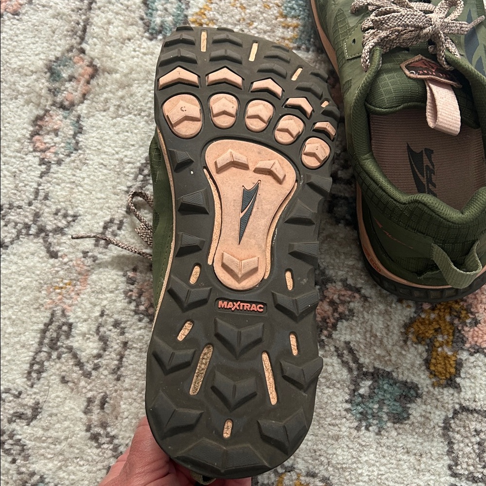 Altras - Picture 3 of 5